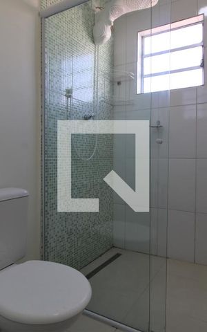 Casa à venda com 211m², 4 quartos e 2 vagasBanheiro da suíte 2 e 3