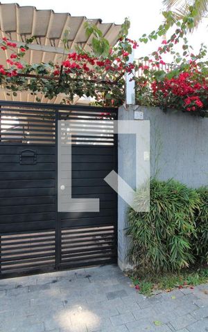 Casa à venda com 211m², 4 quartos e 2 vagasFachada