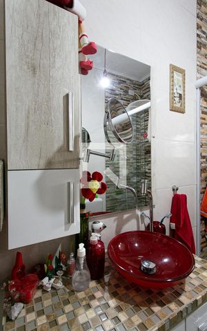 Casa à venda com 172m², 4 quartos e 3 vagas Casa à venda com 172m², 4 quartos e 3 vagasCasa 2 - Banheiro