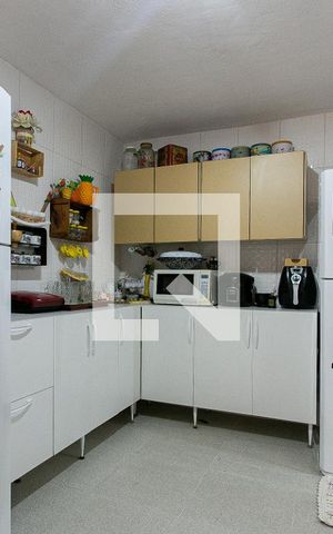Casa à venda com 172m², 4 quartos e 3 vagas Casa à venda com 172m², 4 quartos e 3 vagasCasa 2 - Cozinha