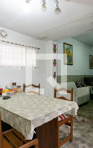 Casa à venda com 172m², 4 quartos e 3 vagas Casa à venda com 172m², 4 quartos e 3 vagasCasa 2 - Copa