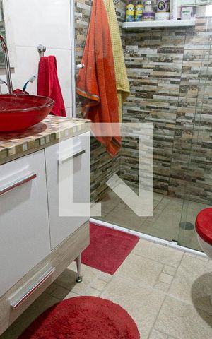 Casa à venda com 172m², 4 quartos e 3 vagas Casa à venda com 172m², 4 quartos e 3 vagasCasa 2 - Banheiro