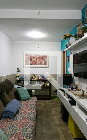 Casa à venda com 172m², 4 quartos e 3 vagas Casa à venda com 172m², 4 quartos e 3 vagasCasa 2 - Sala