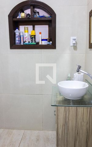Casa para alugar com 400m², 2 quartos e 2 vagasLavabo
