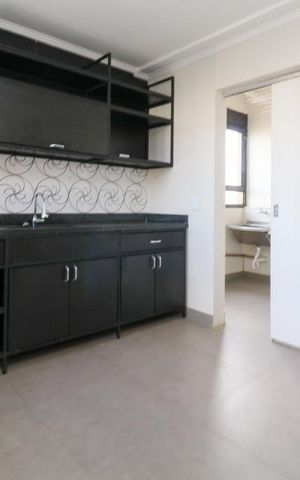 Apartamento para alugar com 210m², 3 quartos e 3 vagas Apartamento para alugar com 210m², 3 quartos e 3 vagasCozinha