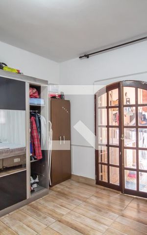 Casa à venda com 220m², 4 quartos e 6 vagas Casa à venda com 220m², 4 quartos e 6 vagasQuarto 2