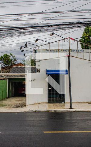 Casa à venda com 300m², 2 quartos e 2 vagas Casa à venda com 300m², 2 quartos e 2 vagasFachada