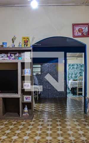 Casa à venda com 300m², 2 quartos e 2 vagas Casa à venda com 300m², 2 quartos e 2 vagasSala