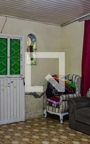 Casa à venda com 300m², 2 quartos e 2 vagas Casa à venda com 300m², 2 quartos e 2 vagasSala
