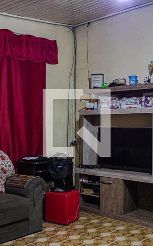Casa à venda com 300m², 2 quartos e 2 vagas Casa à venda com 300m², 2 quartos e 2 vagasSala
