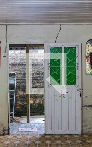 Casa à venda com 300m², 2 quartos e 2 vagas Casa à venda com 300m², 2 quartos e 2 vagasSala