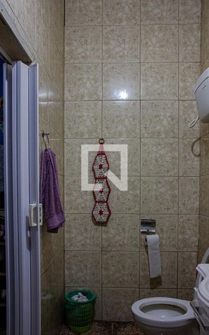 Casa à venda com 300m², 2 quartos e 2 vagas Casa à venda com 300m², 2 quartos e 2 vagasBanheiro