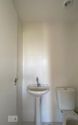 Apartamento à venda com 33m², 2 quartos e sem vaga Apartamento à venda com 33m², 2 quartos e sem vagaBanheiro