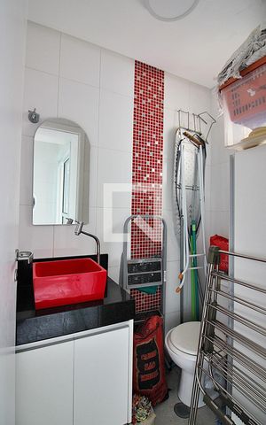 Apartamento à venda com 84m², 2 quartos e 2 vagasBanheiro de Serviço