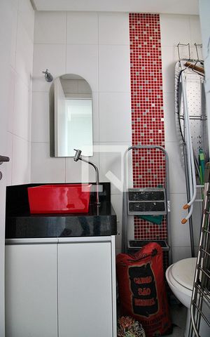 Apartamento à venda com 84m², 2 quartos e 2 vagasBanheiro de Serviço