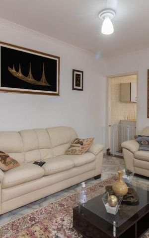 Casa à venda com 200m², 3 quartos e 2 vagas Casa à venda com 200m², 3 quartos e 2 vagasSala