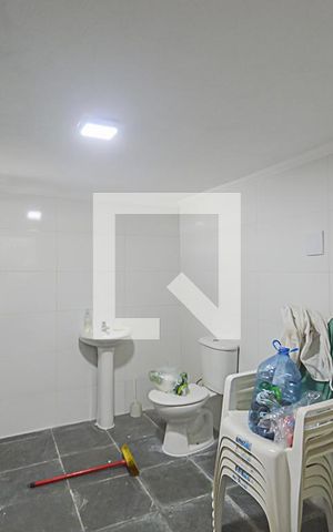 Casa à venda com 180m², 3 quartos e 2 vagasBanheiro de serviço
