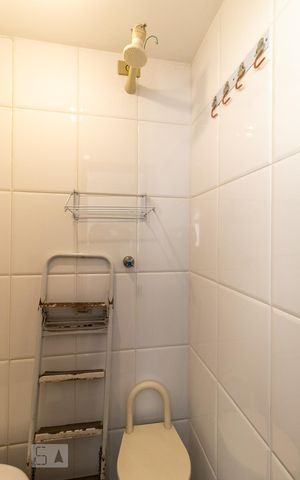 Apartamento à venda com 99m², 3 quartos e 2 vagas Apartamento à venda com 99m², 3 quartos e 2 vagasBanheiro de Serviço