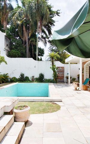 Casa à venda com 450m², 5 quartos e 6 vagasÁrea Externa