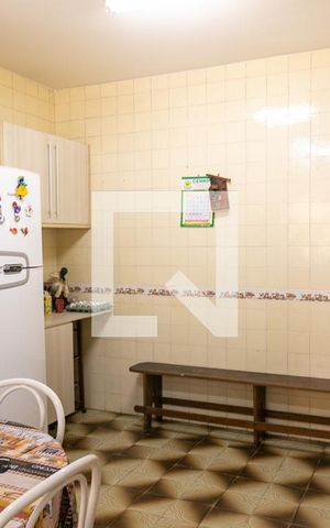 Casa à venda com 143m², 4 quartos e 2 vagas Casa à venda com 143m², 4 quartos e 2 vagasCozinha