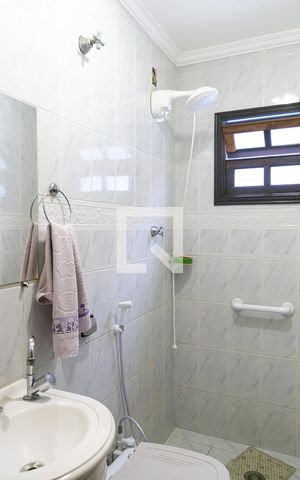 Casa à venda com 191m², 3 quartos e 5 vagas Casa à venda com 191m², 3 quartos e 5 vagasBanheiro de serviço