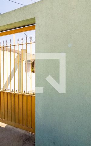 Casa à venda com 400m², 4 quartos e 2 vagas Casa à venda com 400m², 4 quartos e 2 vagasFachada
