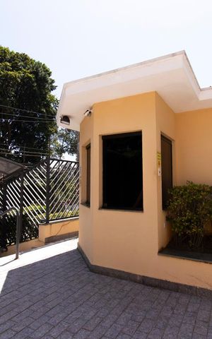 Apartamento à venda com 130m², 3 quartos e 3 vagas Apartamento à venda com 130m², 3 quartos e 3 vagasÁrea Comum - Portaria