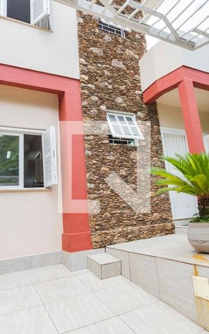 Casa à venda com 136m², 3 quartos e 1 vaga Casa à venda com 136m², 3 quartos e 1 vagaFachada da casa
