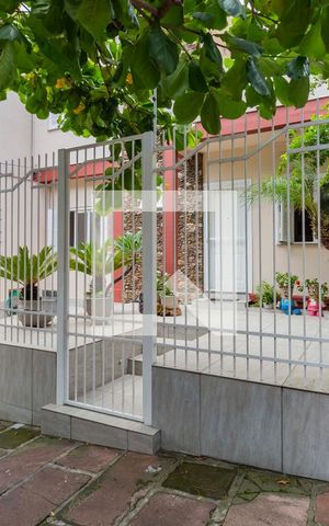 Casa à venda com 136m², 3 quartos e 1 vaga Casa à venda com 136m², 3 quartos e 1 vagaFachada da casa