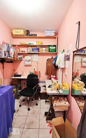 Casa à venda com 256m², 4 quartos e 2 vagasEscritório
