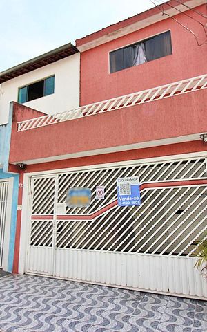 Casa à venda com 256m², 4 quartos e 2 vagasFachada