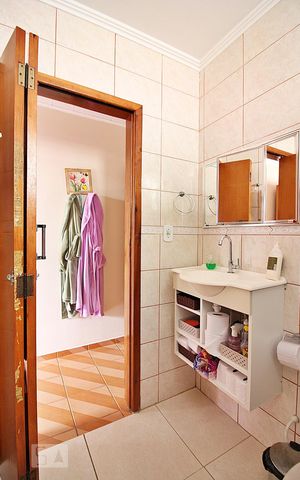 Casa à venda com 256m², 4 quartos e 2 vagasBanheiro Social 2 