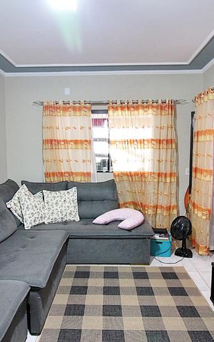 Casa à venda com 256m², 4 quartos e 2 vagasSala