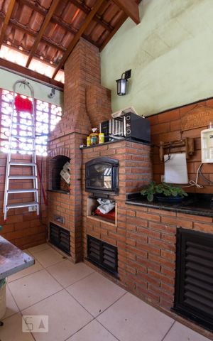 Casa à venda com 300m², 3 quartos e 2 vagas