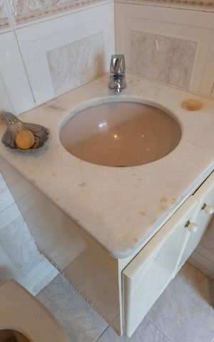 Casa à venda com 550m², 4 quartos e 6 vagas Casa à venda com 550m², 4 quartos e 6 vagasBanheiro Serviço