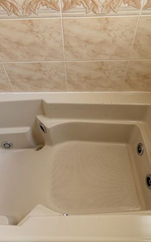 Casa à venda com 550m², 4 quartos e 6 vagas Casa à venda com 550m², 4 quartos e 6 vagasBanheiro Suíte 1