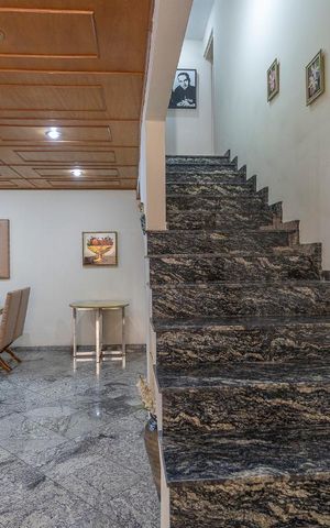 Casa à venda com 550m², 4 quartos e 6 vagas Casa à venda com 550m², 4 quartos e 6 vagasSala