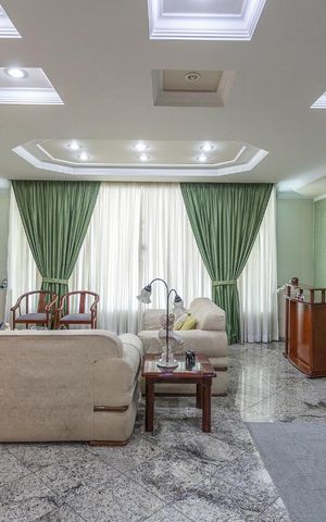 Casa à venda com 550m², 4 quartos e 6 vagas Casa à venda com 550m², 4 quartos e 6 vagasSala
