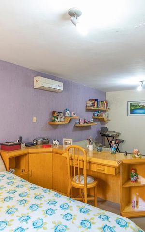 Casa à venda com 550m², 4 quartos e 6 vagas Casa à venda com 550m², 4 quartos e 6 vagasSuíte 1