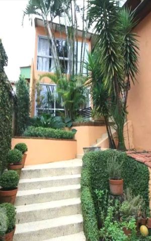 Casa à venda com 260m², 3 quartos e 2 vagas Casa à venda com 260m², 3 quartos e 2 vagasÁrea Externa
