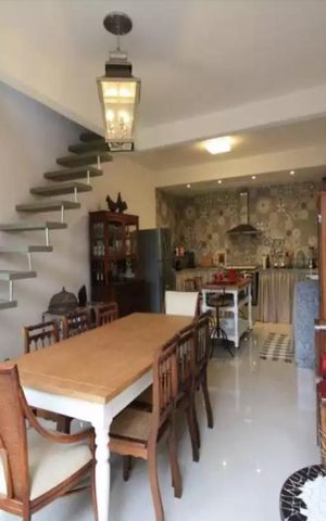 Casa à venda com 260m², 3 quartos e 2 vagas Casa à venda com 260m², 3 quartos e 2 vagasSala