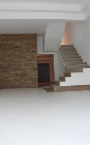 Casa à venda com 260m², 3 quartos e 4 vagas Casa à venda com 260m², 3 quartos e 4 vagasSala 2