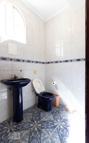 Casa para alugar com 330m², 4 quartos e 4 vagasLavabo