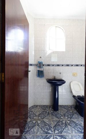 Casa para alugar com 330m², 4 quartos e 4 vagasLavabo