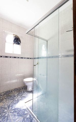 Casa para alugar com 330m², 4 quartos e 4 vagasBanheiro