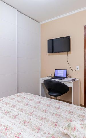 Casa à venda com 260m², 3 quartos e 3 vagas Casa à venda com 260m², 3 quartos e 3 vagasQuarto 2