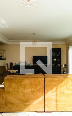 Casa à venda com 372m², 3 quartos e 4 vagasSala