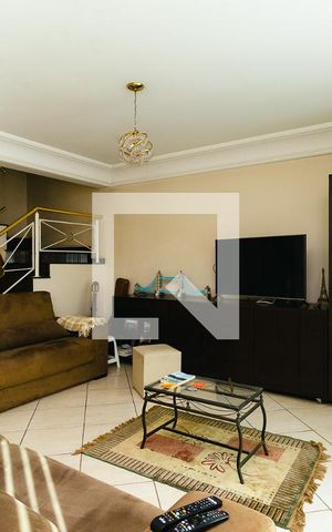 Casa à venda com 372m², 3 quartos e 4 vagasSala