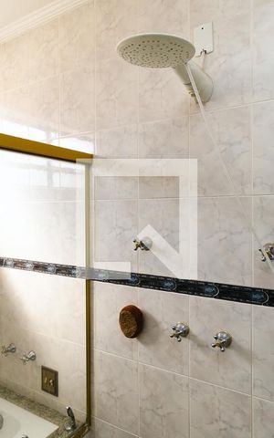 Casa à venda com 372m², 3 quartos e 4 vagasBanheiro da Suíte