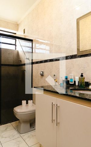 Casa à venda com 372m², 3 quartos e 4 vagasBanheiro